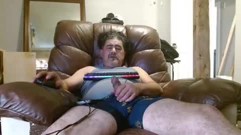 Snapshot of onewayallday chatting on 12-19-24, 04:35 onewaykenny online show from 12-19-24, 04:35