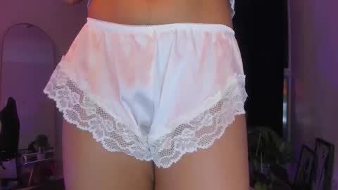 Snapshot of only_pammela chatting on 11-19-25, 12:10 misssaray official online show from 11-19-25, 12:10