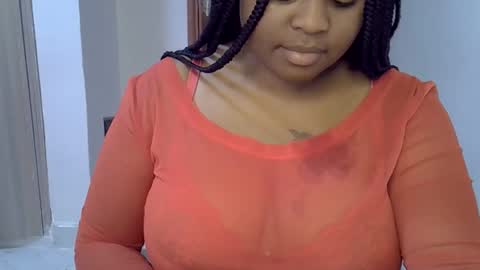 Snapshot of onlyyhazelbrown chatting on 09-17-25, 09:33 Patience online show from 09-17-25, 09:33