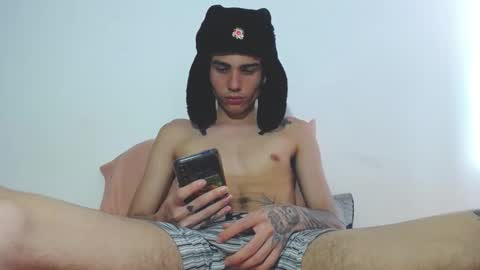 Snapshot of onzas_ chatting on 10-16-25, 07:15 onzas_ online show from 10-16-25, 07:15