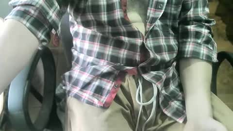 Snapshot of ore_cam chatting on 01-19-25, 06:43 Ore online show from 01-19-25, 06:43