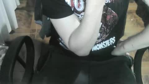 Snapshot of ore_cam chatting on 01-21-25, 01:18 Ore online show from 01-21-25, 01:18