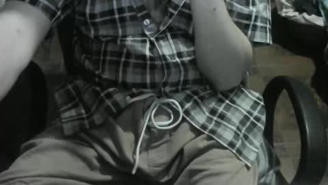 Snapshot of ore_cam chatting on 01-27-25, 02:10 Ore online show from 01-27-25, 02:10
