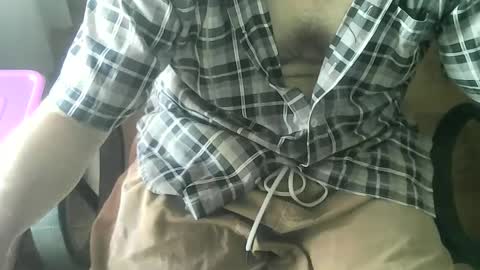 Snapshot of ore_cam chatting on 01-28-25, 05:35 Ore online show from 01-28-25, 05:35