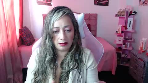 Snapshot of oriana_100 chatting on 02-17-25, 07:10 oriana_100 online show from 02-17-25, 07:10