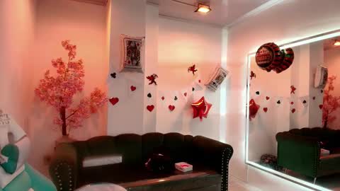 Snapshot of oriana_colby chatting on 02-17-26, 12:01 Oriana online show from 02-17-26, 12:01