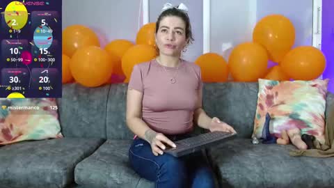 Snapshot of oriana_thomson2 chatting on 09-27-25, 05:23 Oriana online show from 09-27-25, 05:23