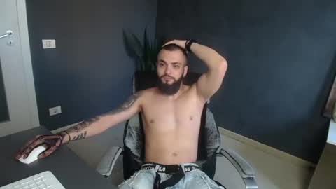 Snapshot of oscarwills chatting on 06-30-26, 03:40 OscarWills online show from 06-30-26, 03:40