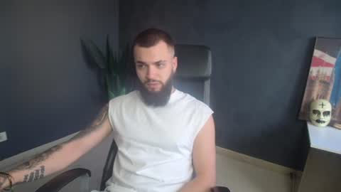Snapshot of oscarwills chatting on 07-12-26, 04:25 OscarWills online show from 07-12-26, 04:25