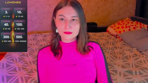 Snapshot of oskar_fucker chatting on 03-08-25, 07:20 Leliana online show from 03-08-25, 07:20