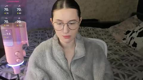 Snapshot of oskar_fucker chatting on 12-03-25, 08:29 Leliana online show from 12-03-25, 08:29