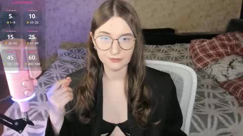 Snapshot of oskar_fucker chatting on 12-15-25, 04:17 Leliana online show from 12-15-25, 04:17