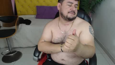 Snapshot of oso_gael chatting on 01-12-25, 05:33 Bear Gael online show from 01-12-25, 05:33