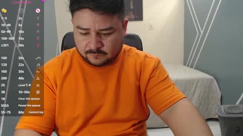 Snapshot of oso_gael chatting on 02-28-25, 05:48 Bear Gael online show from 02-28-25, 05:48