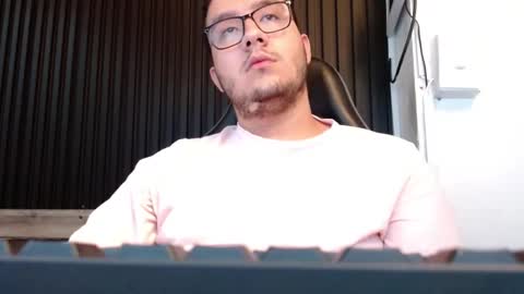 Snapshot of osomalicioso chatting on 09-27-25, 04:50 juan online show from 09-27-25, 04:50