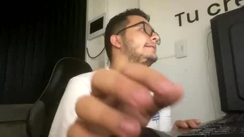 Snapshot of osomalicioso chatting on 09-28-25, 03:28 juan online show from 09-28-25, 03:28