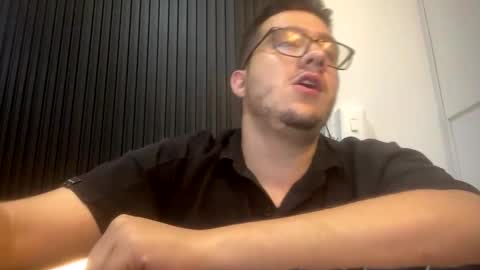 Snapshot of osomalicioso chatting on 10-19-25, 09:54 juan online show from 10-19-25, 09:54