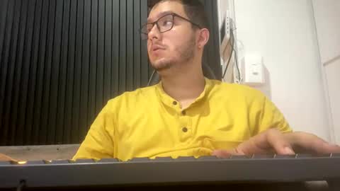 Snapshot of osomalicioso chatting on 10-24-25, 03:03 juan online show from 10-24-25, 03:03