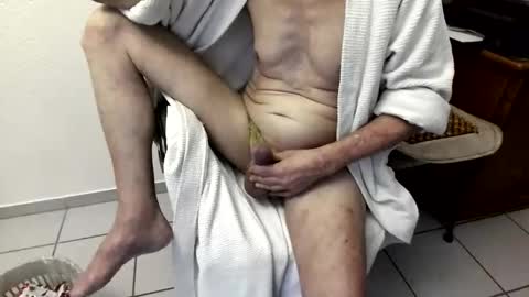 Snapshot of osterhaase chatting on 03-03-26, 07:25 osterhaase online show from 03-03-26, 07:25