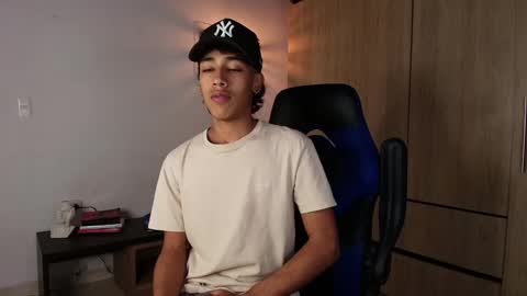 Snapshot of ostin_18hot chatting on 01-11-25, 01:06 ostin 18hot online show from 01-11-25, 01:06