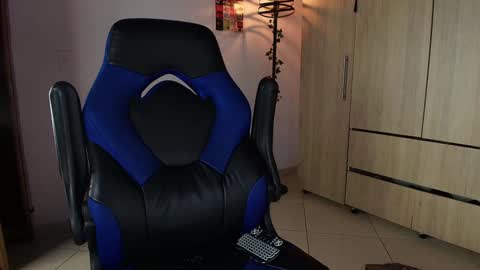 Snapshot of ostin_18hot chatting on 01-16-25, 04:49 ostin 18hot online show from 01-16-25, 04:49