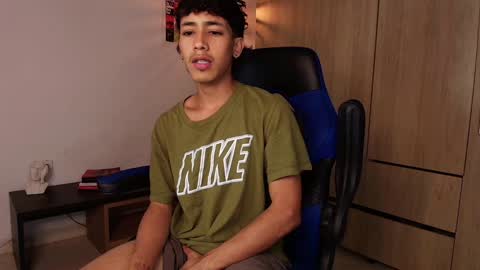 Snapshot of ostin_18hot chatting on 01-19-25, 01:10 ostin 18hot online show from 01-19-25, 01:10