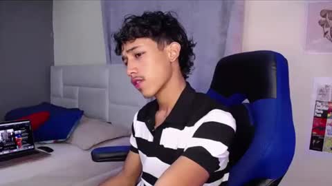 Snapshot of ostin_18hot chatting on 09-12-25, 02:33 ostin 18hot online show from 09-12-25, 02:33