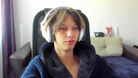 Snapshot of ostin_meoww chatting on 10-26-25, 06:30 Ostin online show from 10-26-25, 06:30