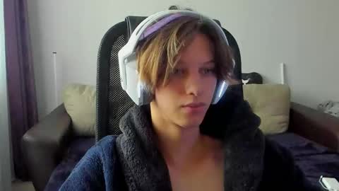 Snapshot of ostin_meoww chatting on 11-10-25, 04:00 Ostin online show from 11-10-25, 04:00