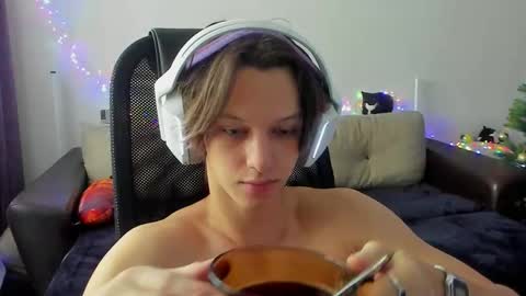 Snapshot of ostin_meoww chatting on 12-01-25, 05:34 Ostin online show from 12-01-25, 05:34