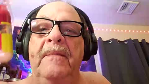 Snapshot of ou8124824 chatting on 10-10-25, 03:27 ou8124824 online show from 10-10-25, 03:27