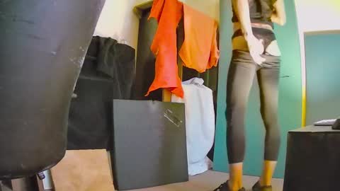 Snapshot of outtamatik chatting on 01-31-25, 03:41 G online show from 01-31-25, 03:41