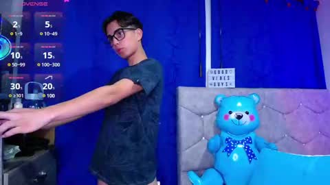 Owen  Independent model  online show from 12-03-24, 06:04