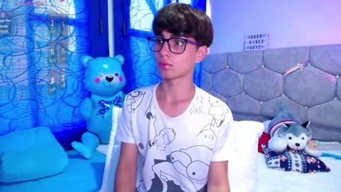 Owen  Independent model  online show from 12-11-24, 09:45