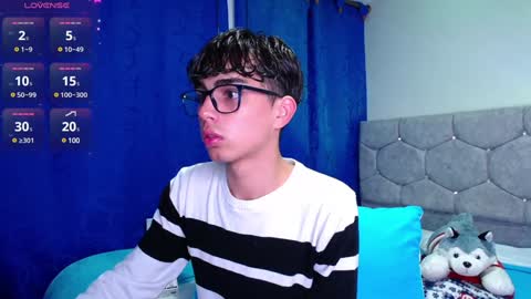 Owen  Independent model  online show from 12-13-24, 10:55