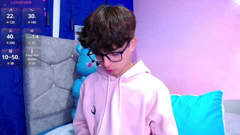 Owen  Independent model  online show from 12-24-24, 03:38