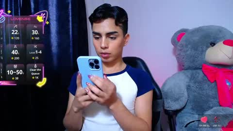 Owen  Independent model  online show from 04-15-26, 04:25