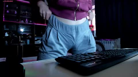 Ella online show from 02-14-25, 10:07