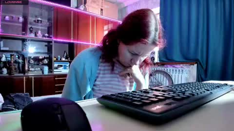 Ella online show from 02-18-25, 06:26