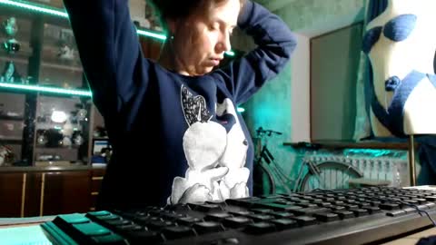 Snapshot of pa1e_pr1ncess chatting on 04-19-26, 04:50 Ella online show from 04-19-26, 04:50