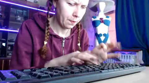 Snapshot of pa1e_pr1ncess chatting on 04-26-26, 06:11 Ella online show from 04-26-26, 06:11