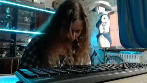 Snapshot of pa1e_pr1ncess chatting on 04-30-26, 06:42 Ella online show from 04-30-26, 06:42