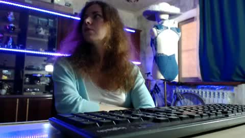 Snapshot of pa1e_pr1ncess chatting on 05-01-26, 06:29 Ella online show from 05-01-26, 06:29