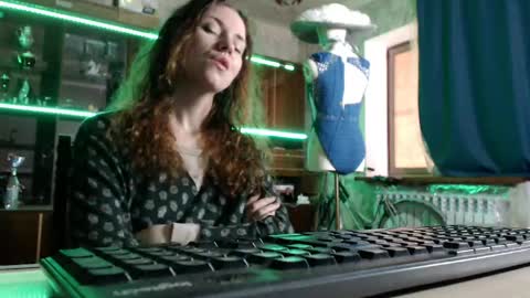 Snapshot of pa1e_pr1ncess chatting on 05-03-26, 06:08 Ella online show from 05-03-26, 06:08