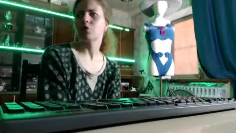 Snapshot of pa1e_pr1ncess chatting on 05-11-26, 06:41 Ella online show from 05-11-26, 06:41