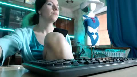 Snapshot of pa1e_pr1ncess chatting on 05-13-26, 06:22 Ella online show from 05-13-26, 06:22
