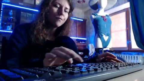Snapshot of pa1e_pr1ncess chatting on 05-15-26, 07:04 Ella online show from 05-15-26, 07:04