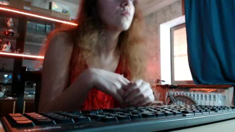 Snapshot of pa1e_pr1ncess chatting on 05-16-26, 10:47 Ella online show from 05-16-26, 10:47