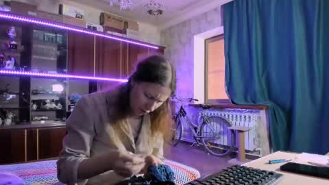 Snapshot of pa1e_pr1ncess chatting on 05-25-26, 06:41 Ella online show from 05-25-26, 06:41