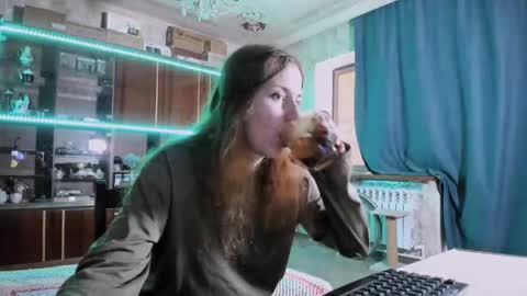 Snapshot of pa1e_pr1ncess chatting on 05-27-26, 06:32 Ella online show from 05-27-26, 06:32